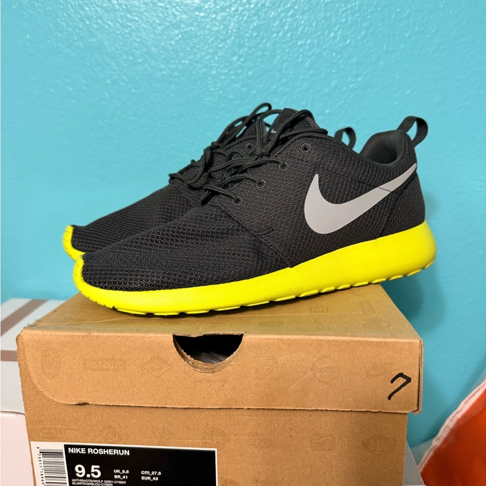 Nike Black and Yellow Roshe Run Sneakers